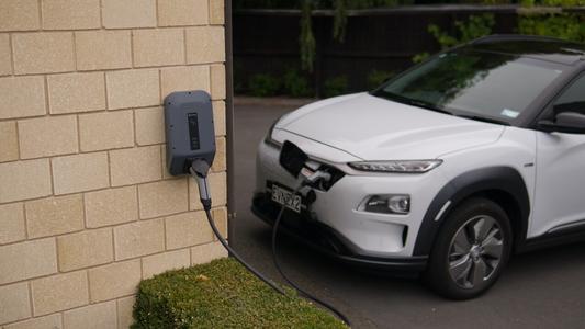 Consumi della ricarica di un'auto elettrica a casa